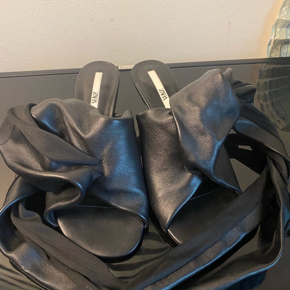 zara women Leather Sandals. Size 7.5